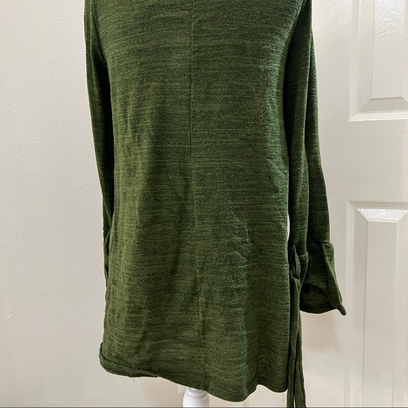 Francesca’s Green Bell Sleeve Bow Cardigan - Picture 4 of 5